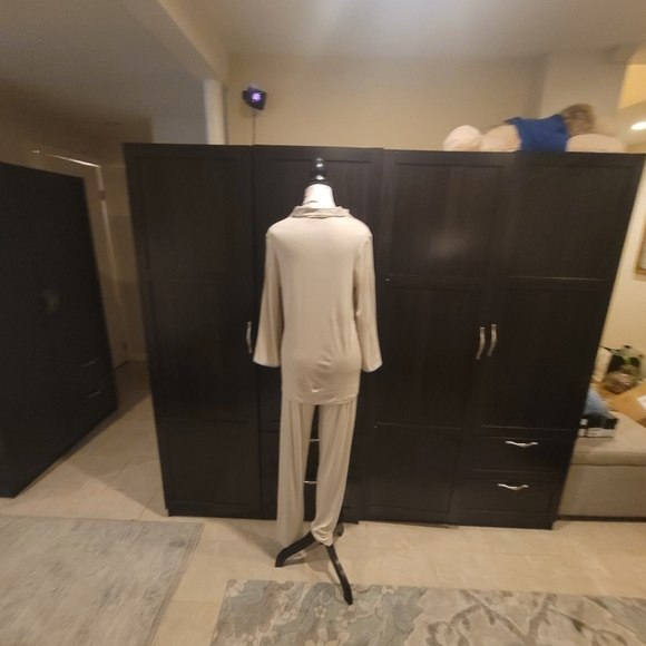 Frette NWT Women's 2025 Spring Set of Long Sleeve Top/Long Pants Cream/Blue - Picture 11 of 17